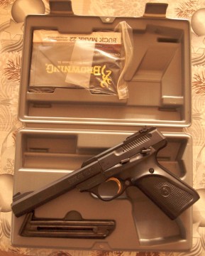 Pistol Browning Buck Mark 22 rl  - med koffert Meget pen.